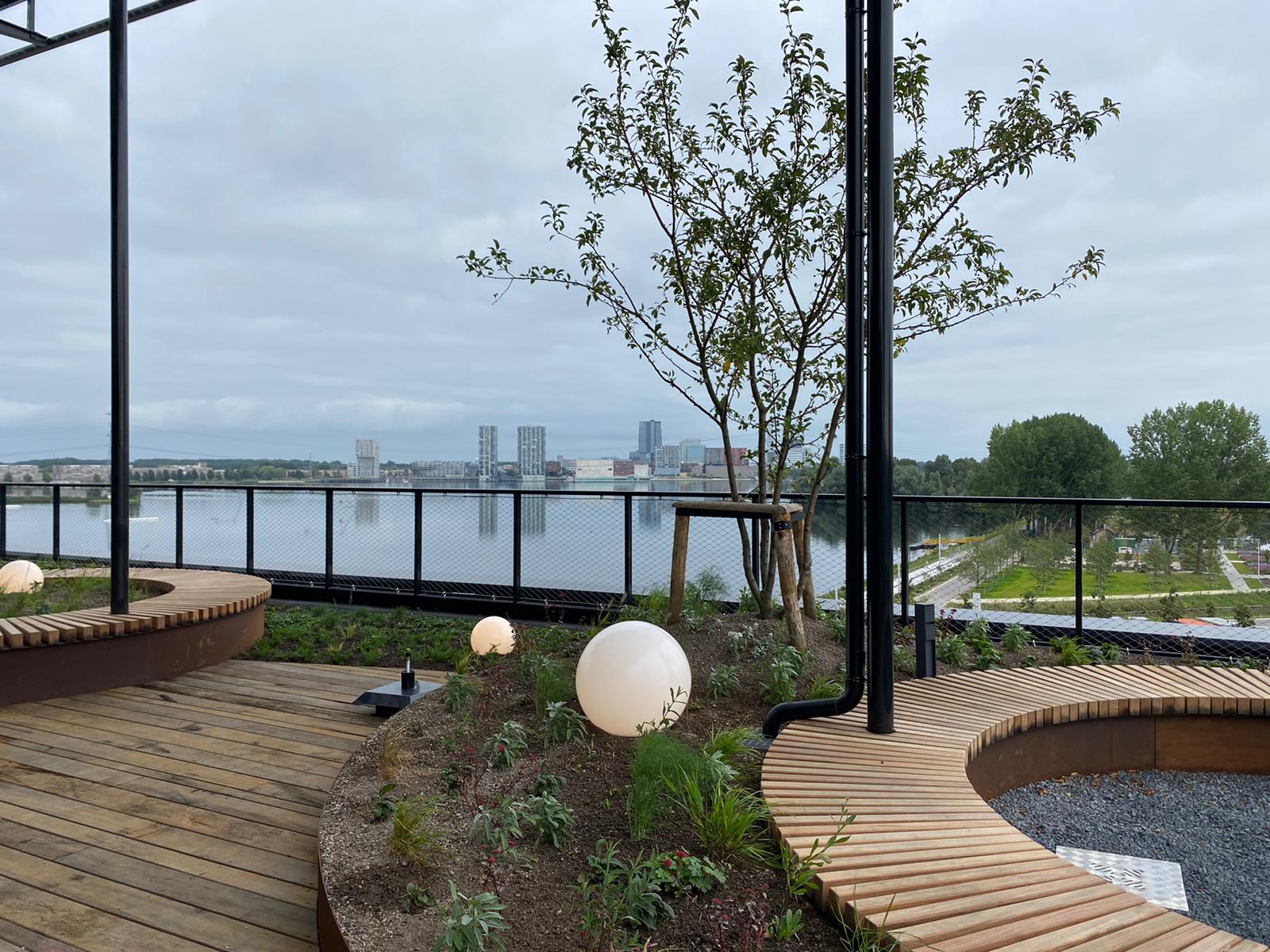 dakterras zonder studenten weerwater